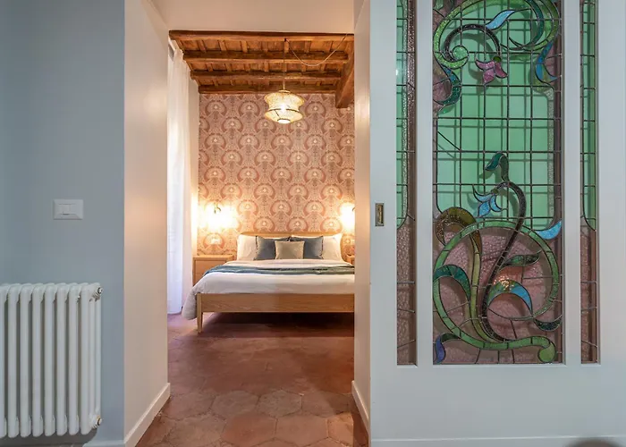 Ambra - Liberty At The Imperial Forums Róma